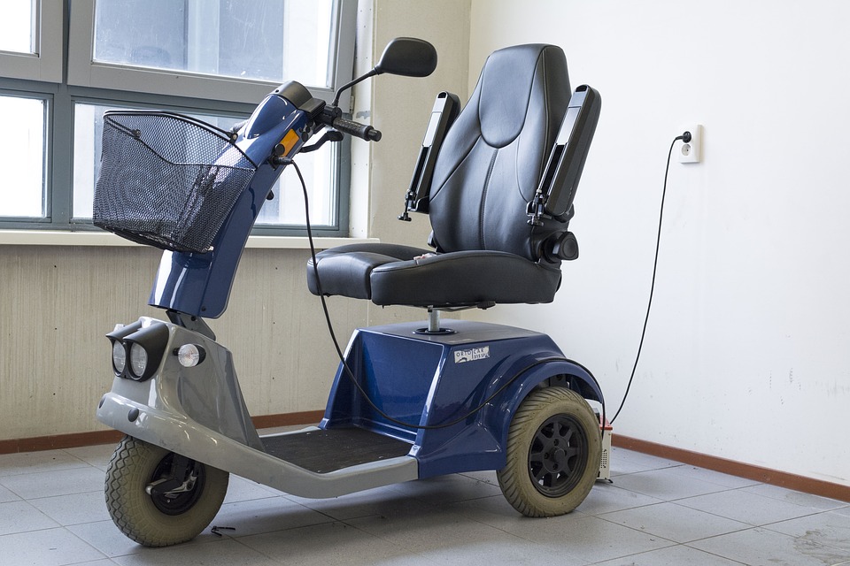 Scooter électrique pour les personnes âgées ou handicapées