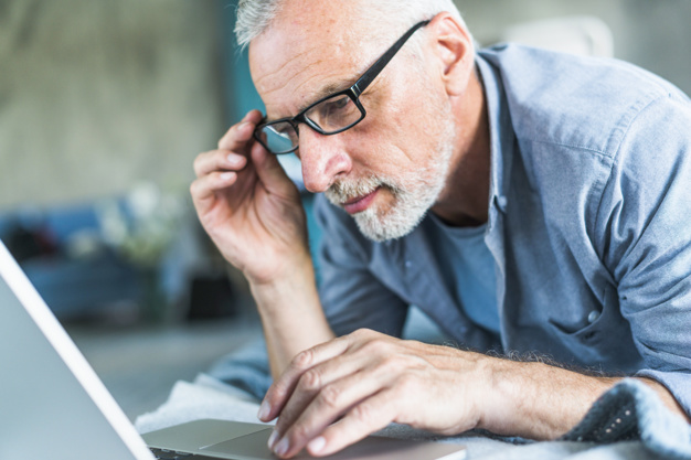 Dangers d'internet pour les seniors