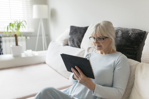 Jeannette a testé pour vous la tablette pour senior - DYNSEO